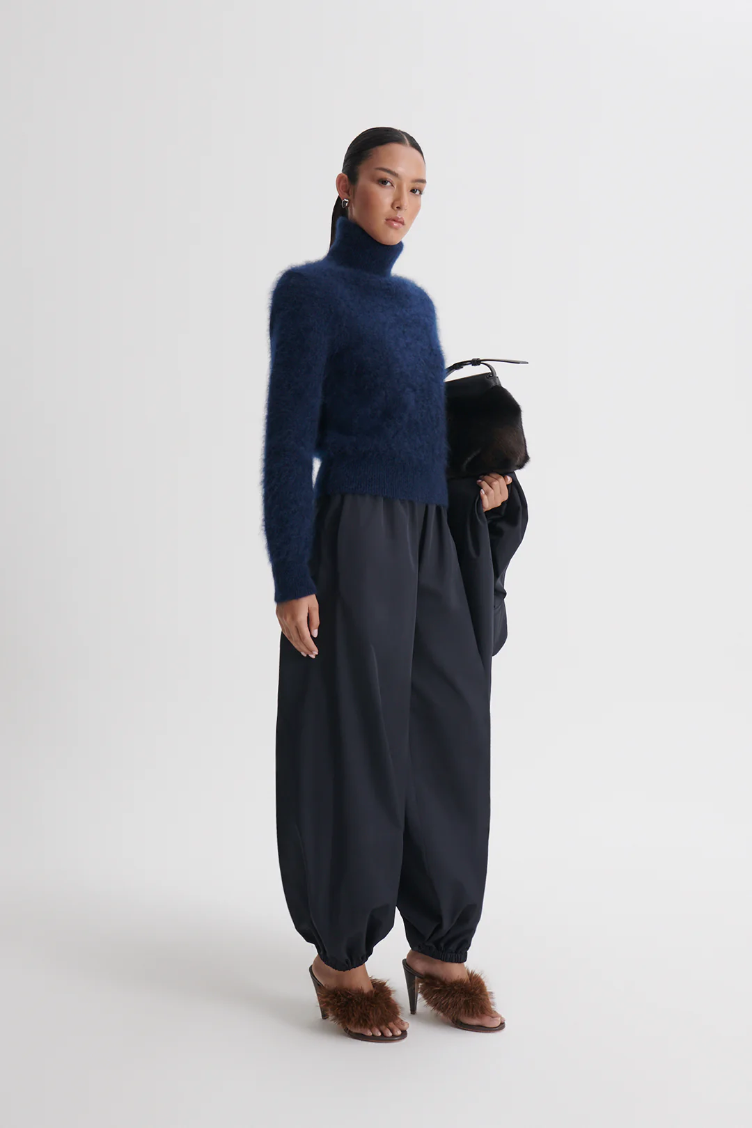BRUSHED CASHMERE SHOULDER PAD SWEATER - Image 4