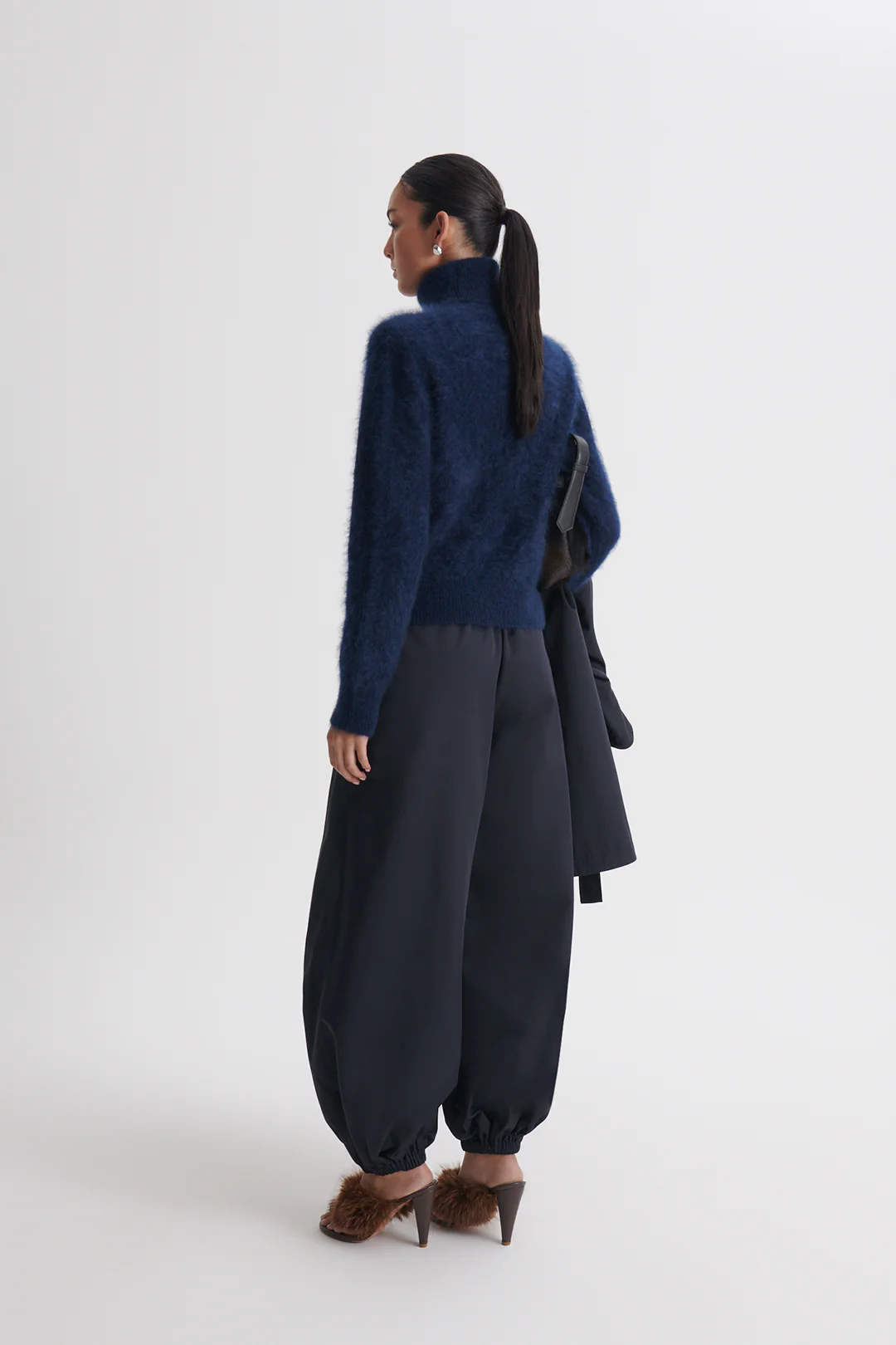 BRUSHED CASHMERE SHOULDER PAD SWEATER - Image 5