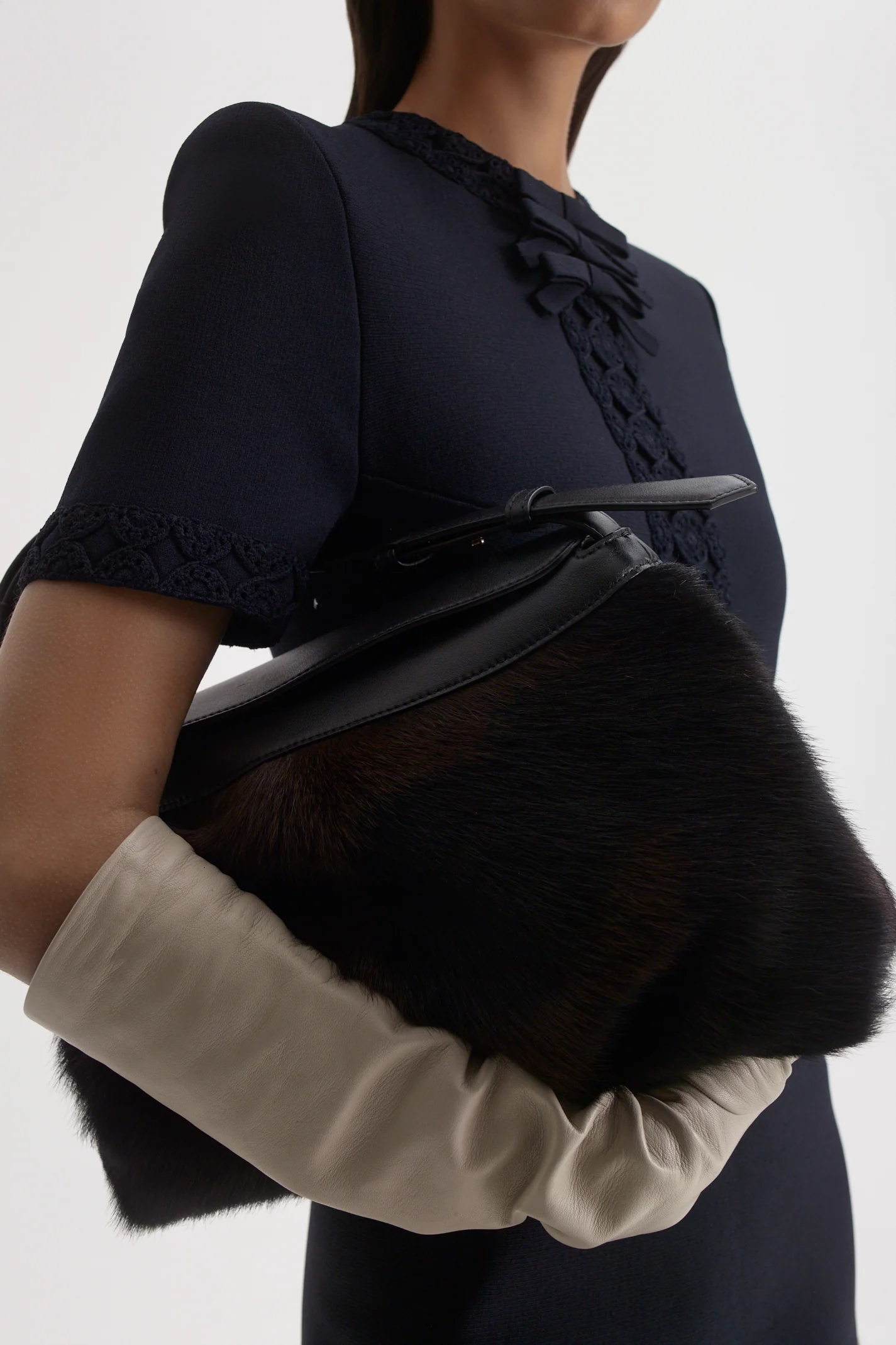 CREPE KNIT BOW DRESS - Image 7
