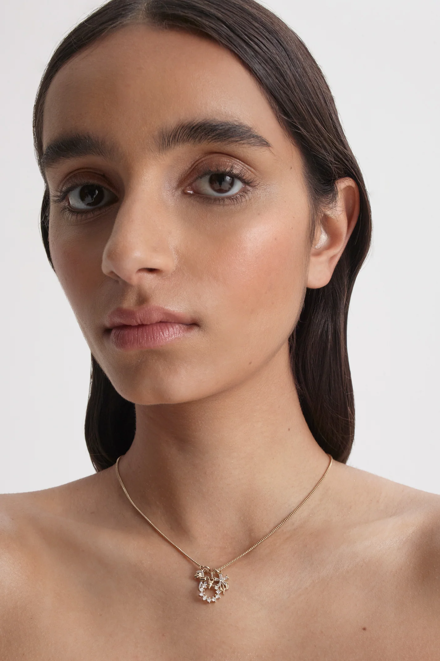 CRYSTAL CHARMS PENDANT CHOKER - Image 3