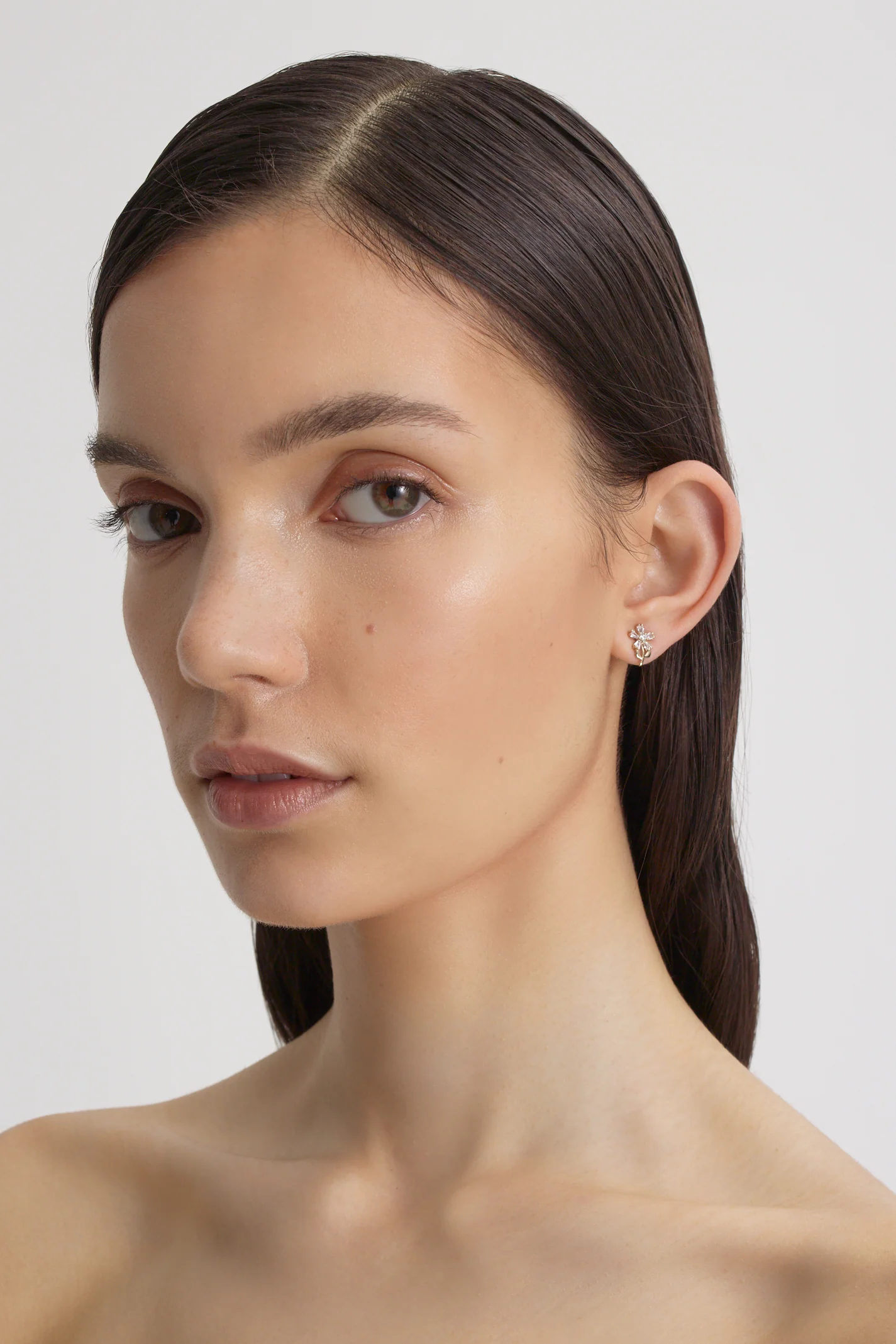 CRYSTAL FLOWER STUDS - Image 3