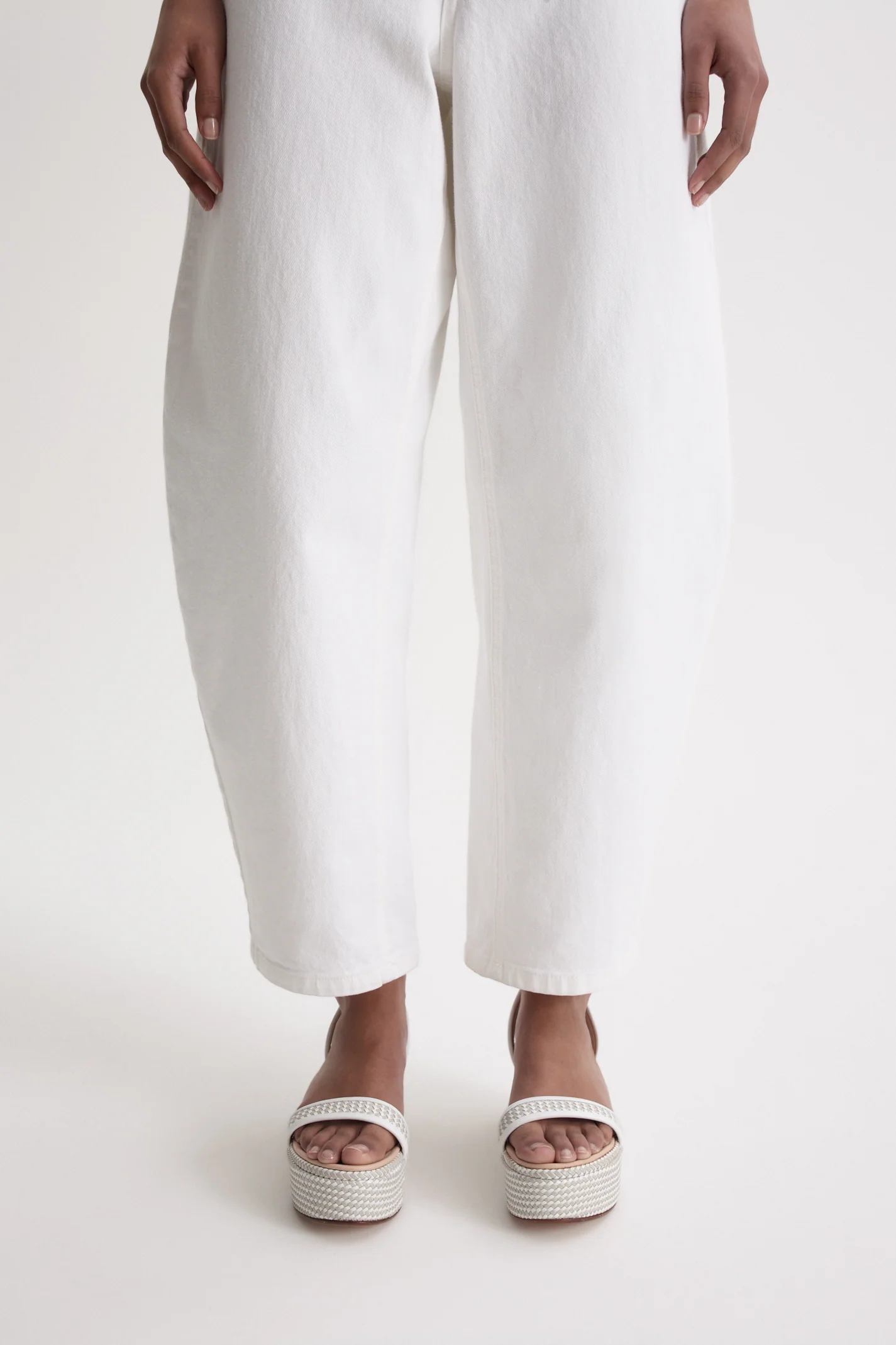 DENIM BARREL LEG JEAN - Image 8