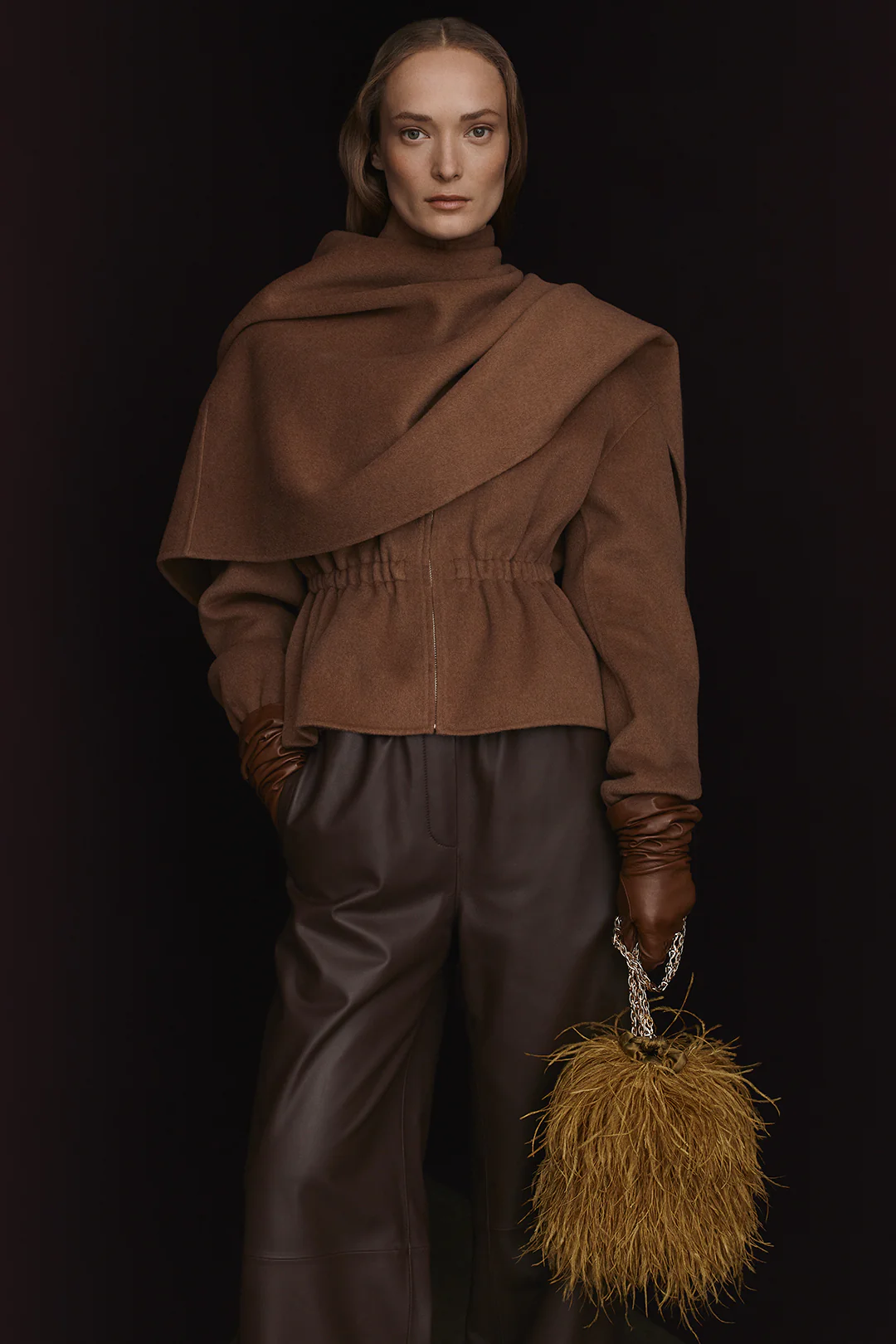 FEATHER BUCKET BAG - Image 3