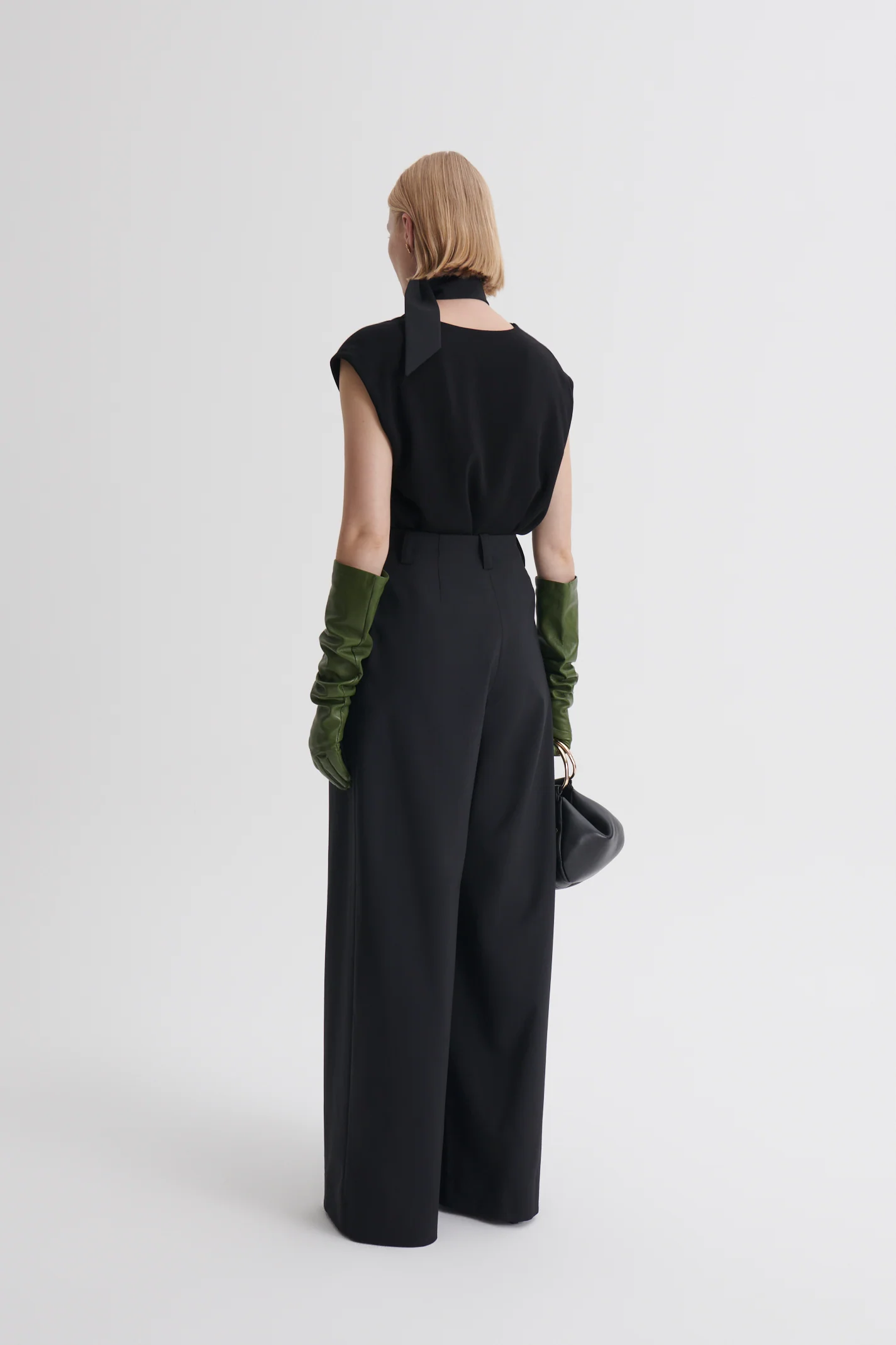 SOFT V NECK TANK - Image 5