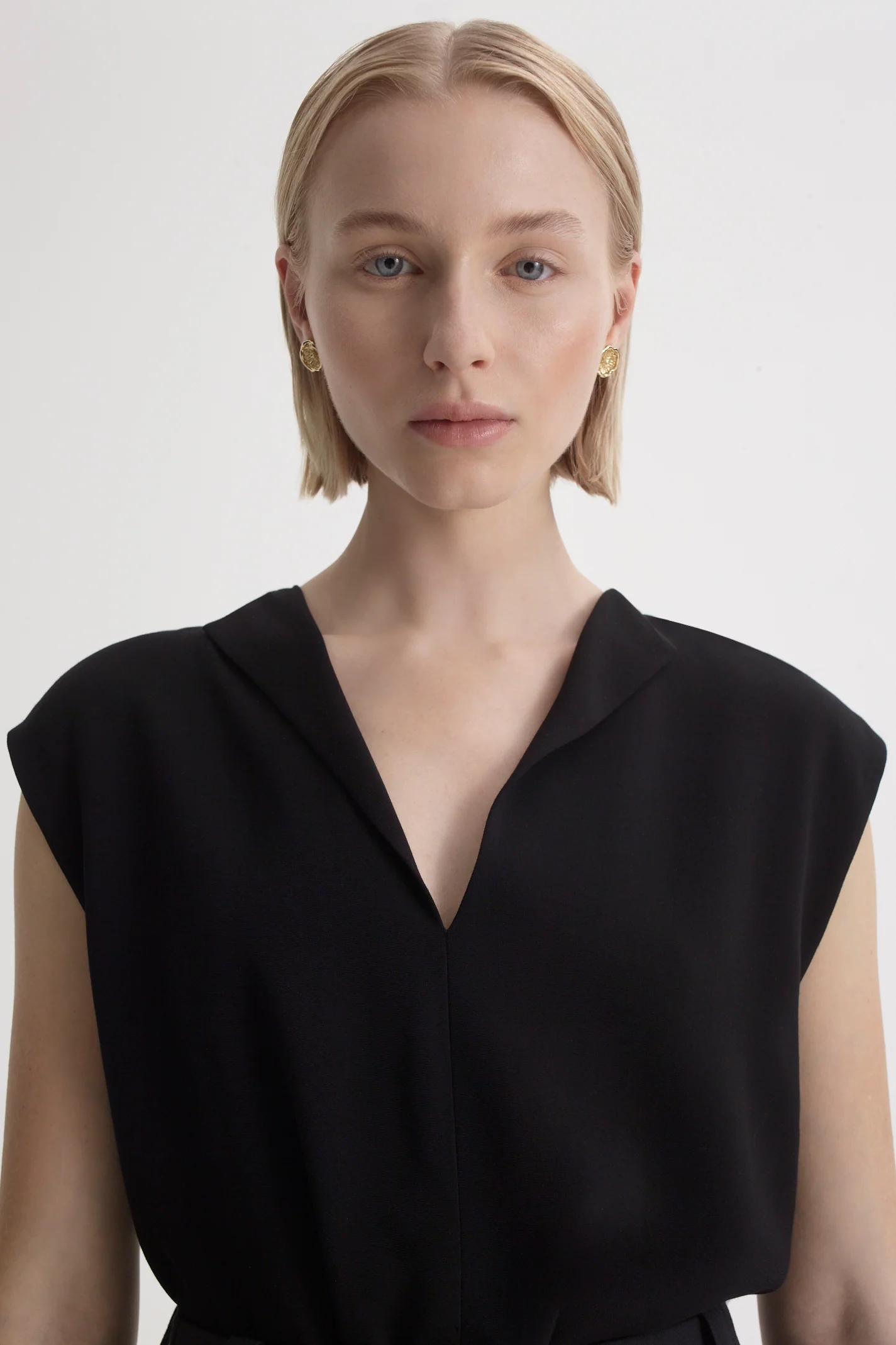 SOFT V NECK TANK - Image 7