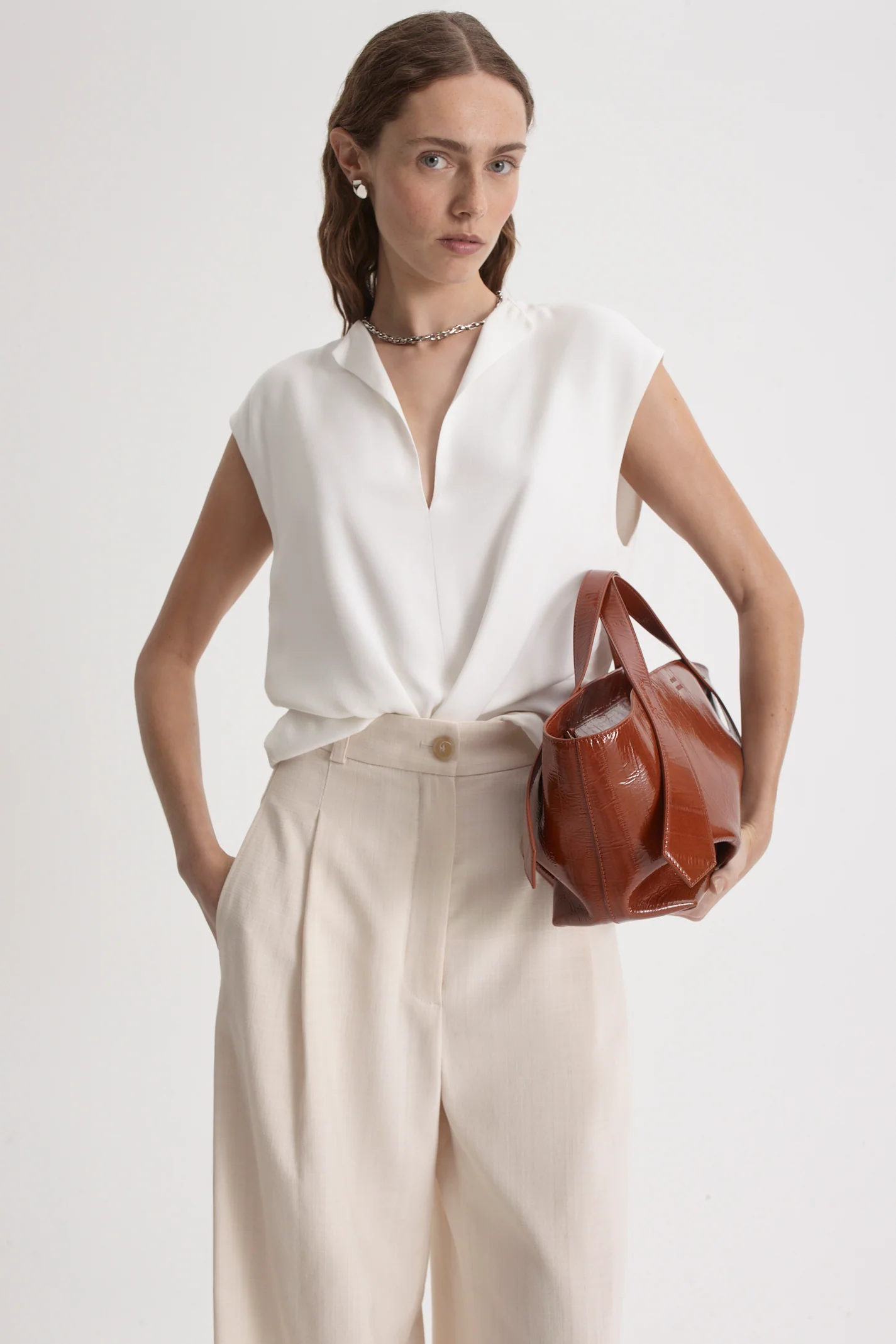 SOFT V NECK TANK - Image 3