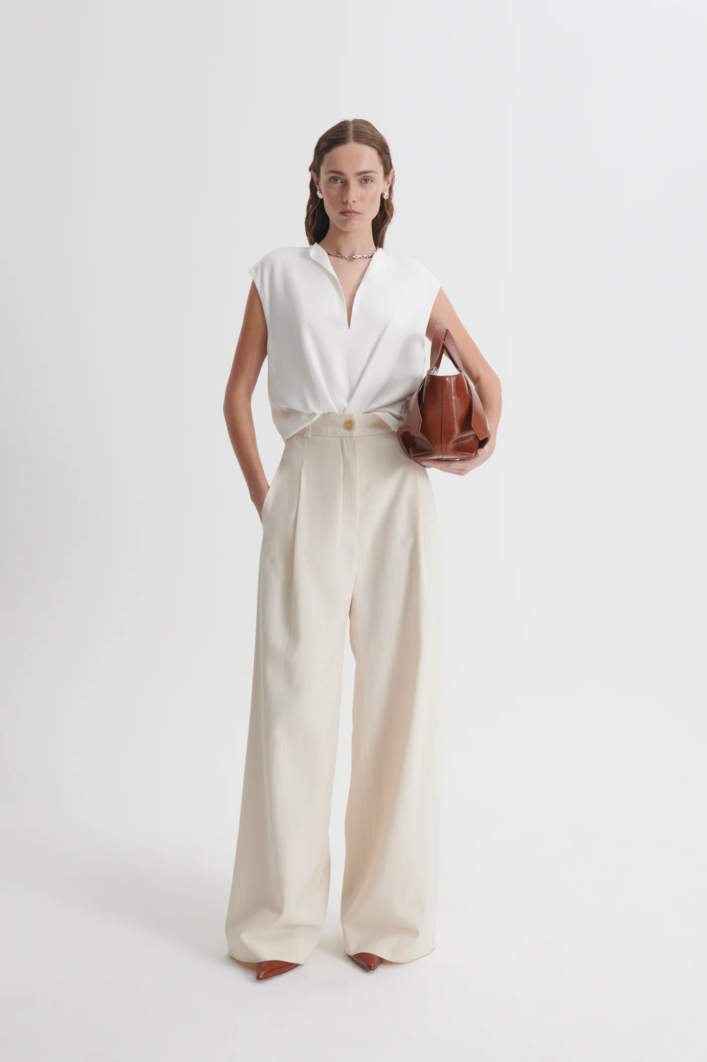 SOFT V NECK TANK - Image 4