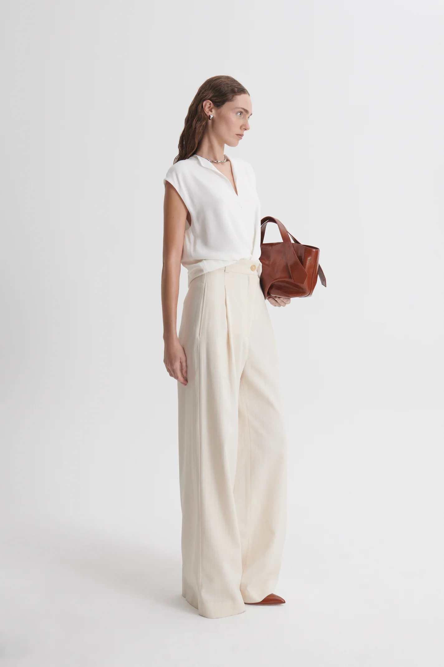 SOFT V NECK TANK - Image 5