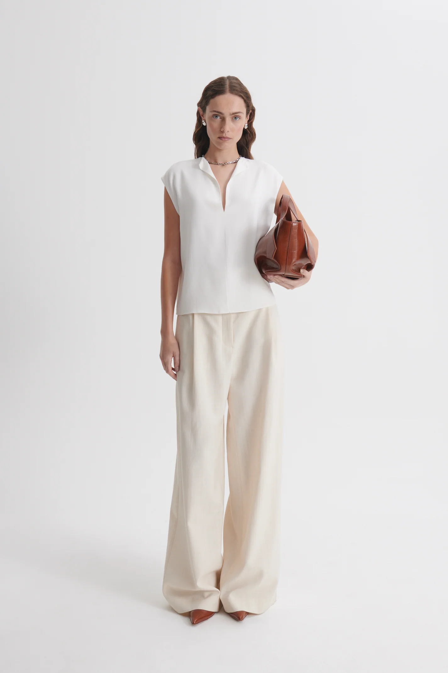 SOFT V NECK TANK - Image 7