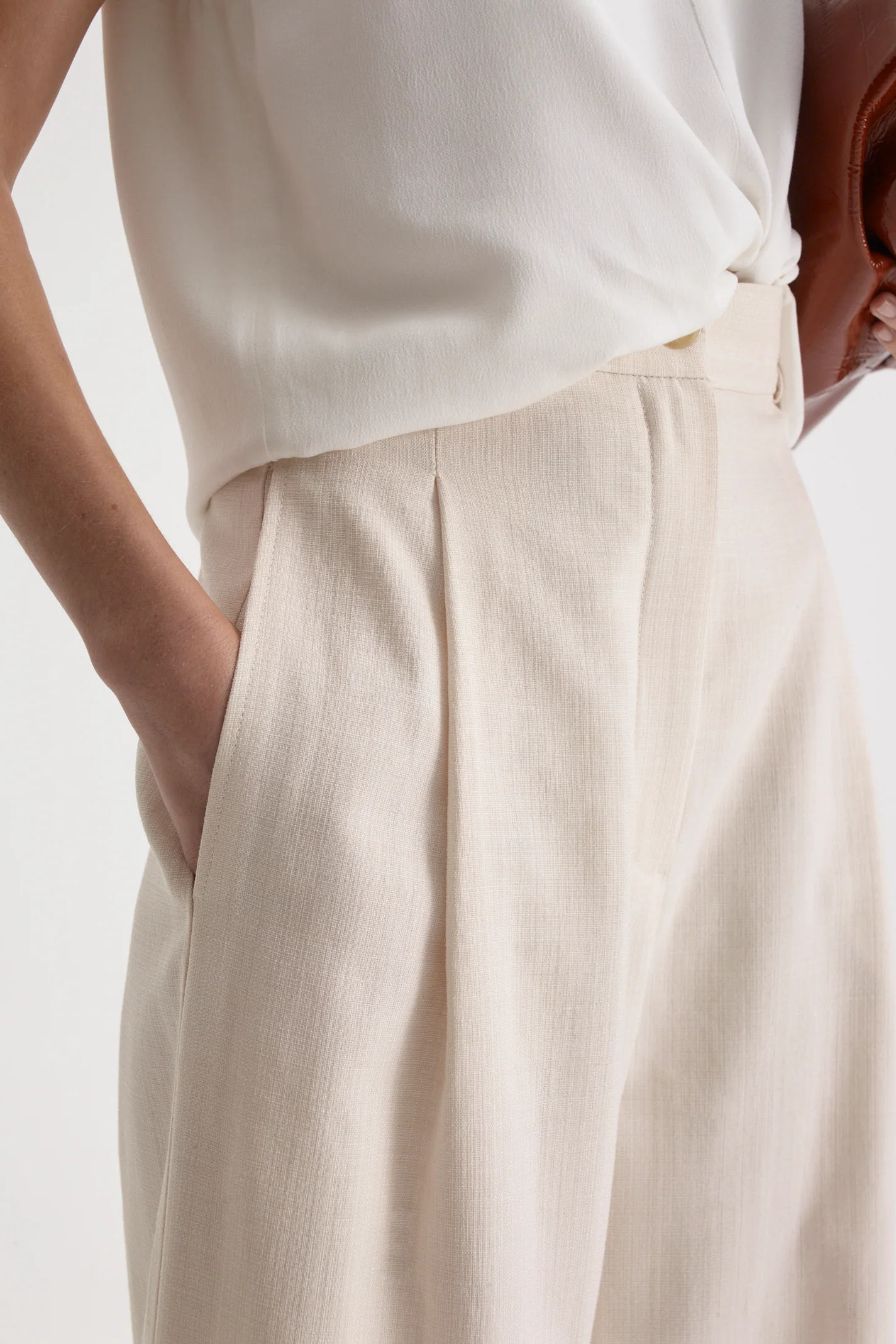 SOFT V NECK TANK - Image 8