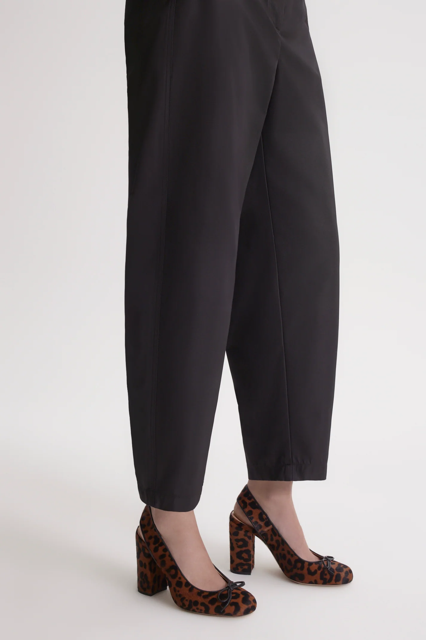TECH BARREL LEG TROUSER - Image 6