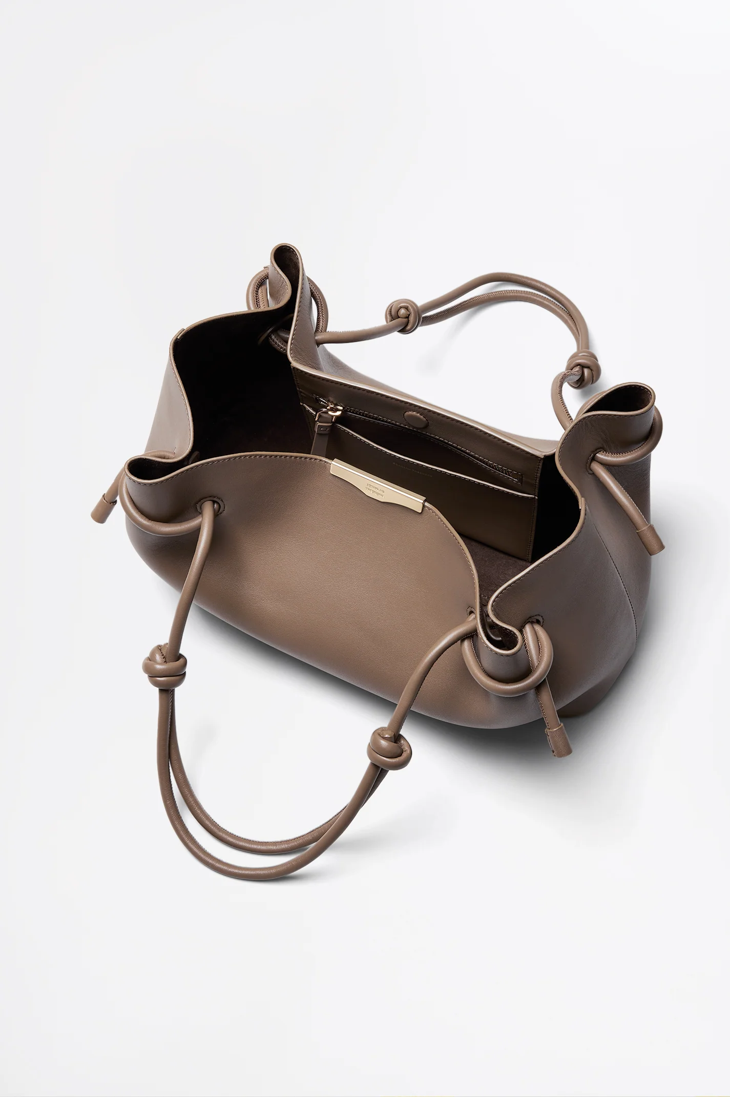 THE ATHOS SHOPPER - Image 7