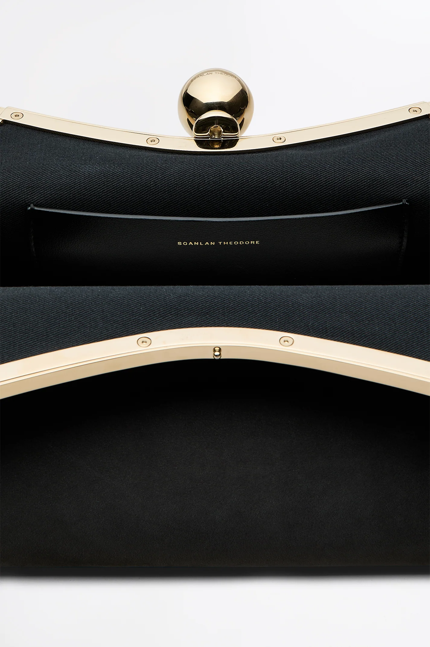 THE LIP FRAME CLUTCH - Image 8