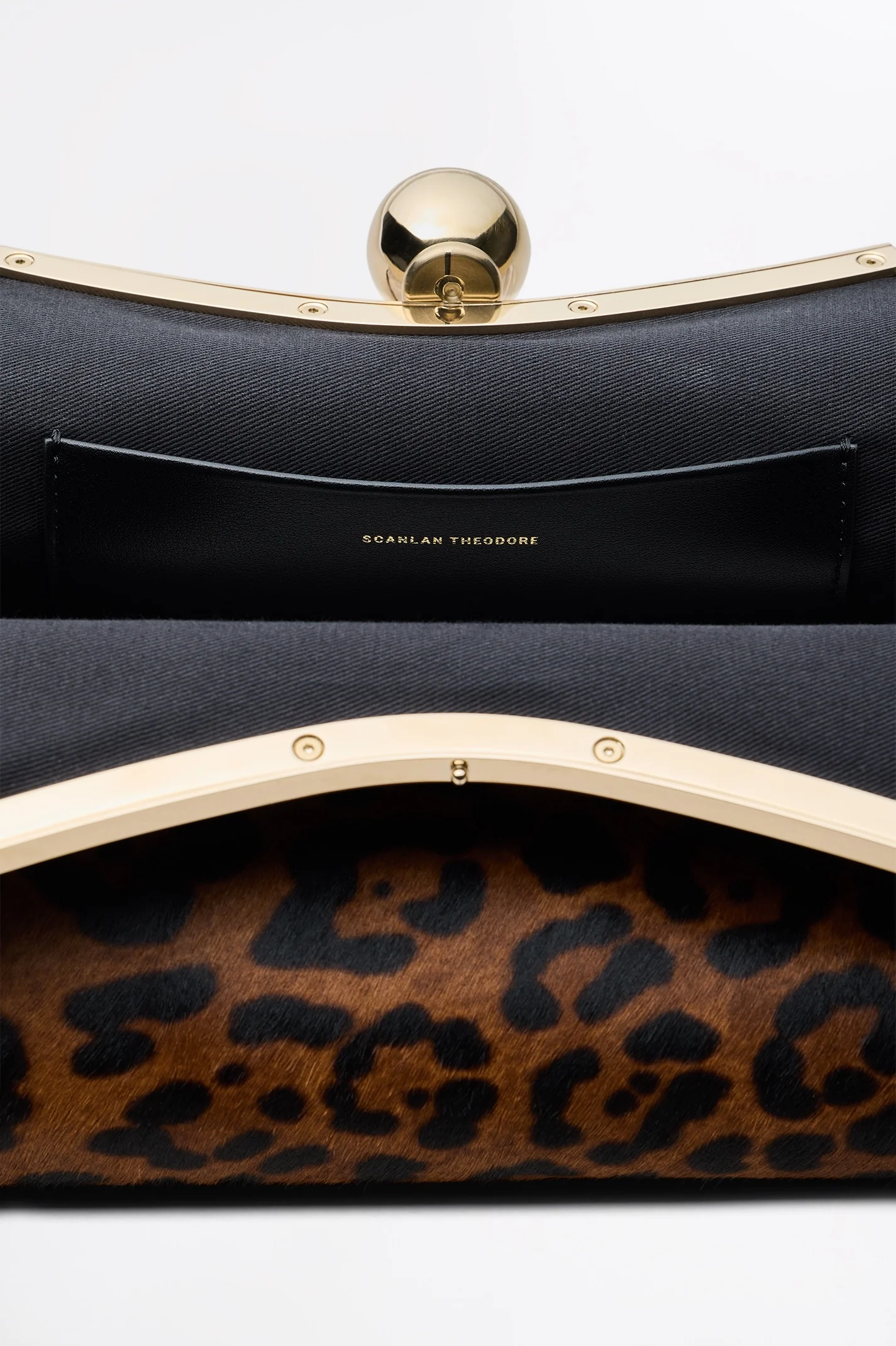 THE LIP FRAME CLUTCH - Image 9